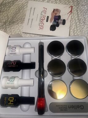 Elle Dip Powder Nail Kit with Black and Gold Accents
